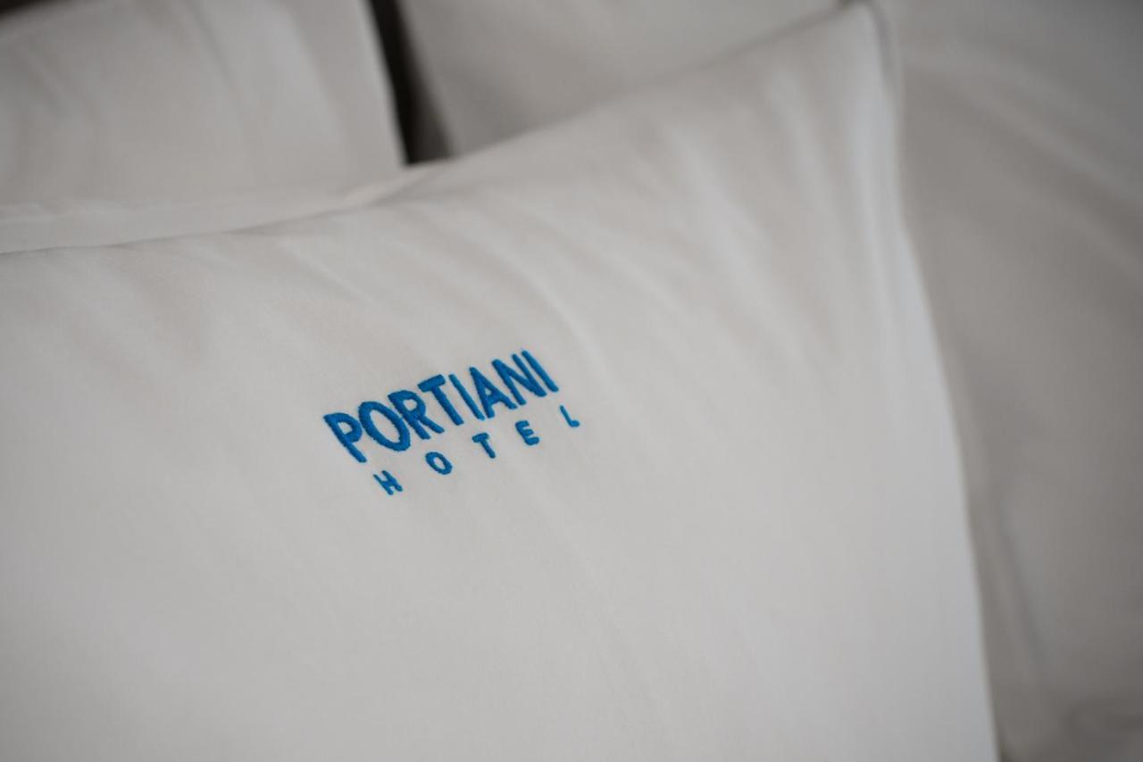 Portiani Hotel Adamantas  Buitenkant foto